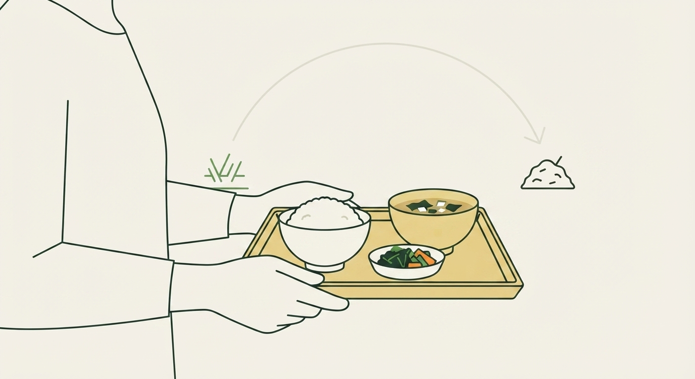 学校給食の配膳を待つ子どもたちと、地元産の野菜が並ぶ様子